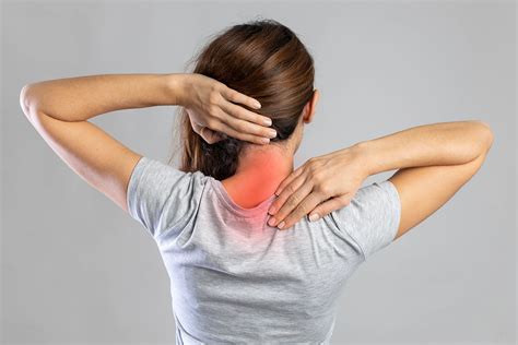 What Causes Pain Between the Shoulder Blades and Neck? - Kaly