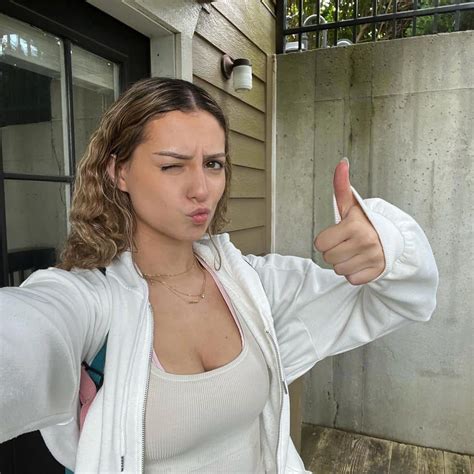 How did Hannah Montoya get famous? Her Age, Height, Dating