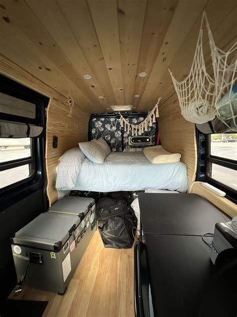 Lizbeth Eden on Twitter: "this is my friend's van that's she's building out 🚐 everyone please ...