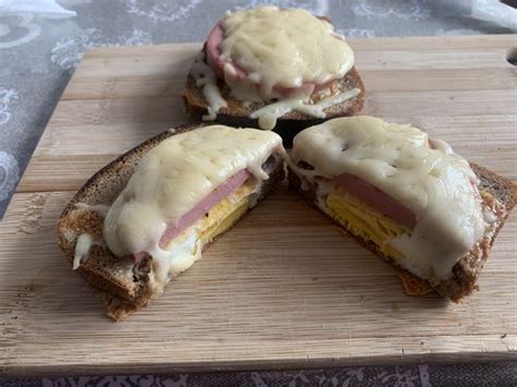 Горячий бутерброд с яйцом, колбасой и сыром – пошаговый рецепт ...
