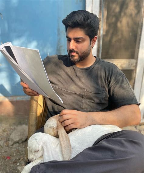 Zaviyar Nauman Ijaz New Pictures With Family & Friends | Reviewit.pk