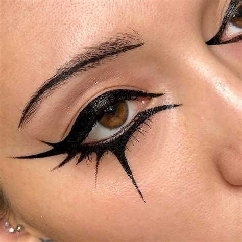 Sydney! on Instagram: “🕷” | Halloween eye makeup, Makeup eyeliner ...