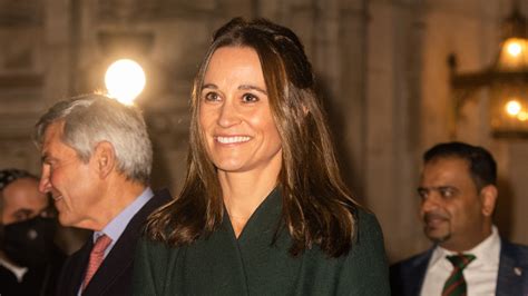 Pippa Middleton’s long, emerald green winter coat is the stuff of ...