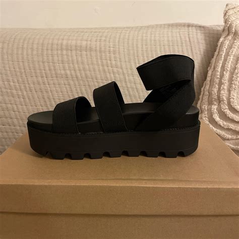 Steve Madden Women's Black Sandals | Depop