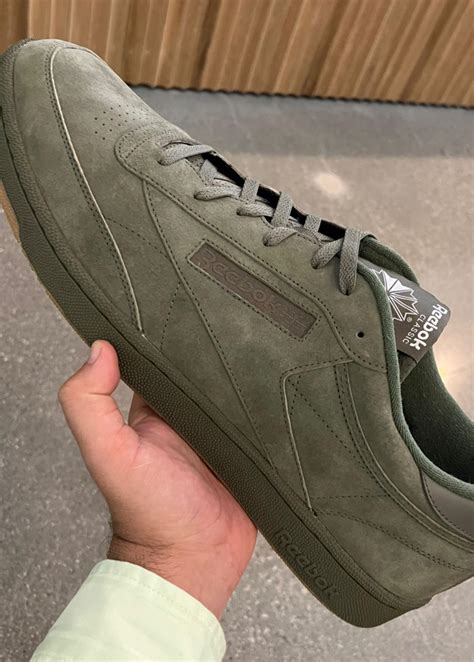 This is a size 22 shoe : r/pics