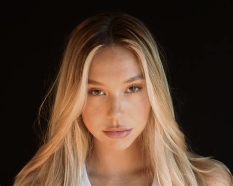 Alexis Ren Alexis Ren • FlixPatrol