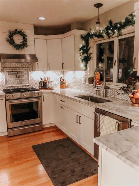 Holiday Decor Tips and Ideas | Home kitchens, Kitchen remodel, Home