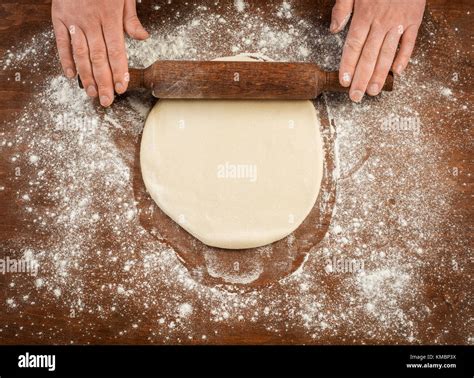 Flour table rolling pin hi-res stock photography and images - Alamy
