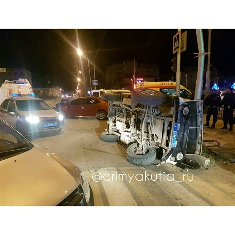 В Якутске ночью произошло смертельное ДТП с участием УАЗ ОМОН и такси ...