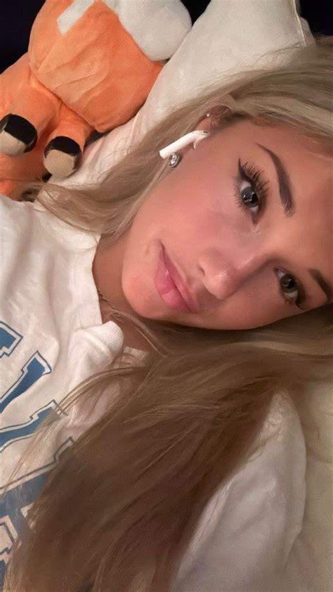 Breckie Hill Shower Vid