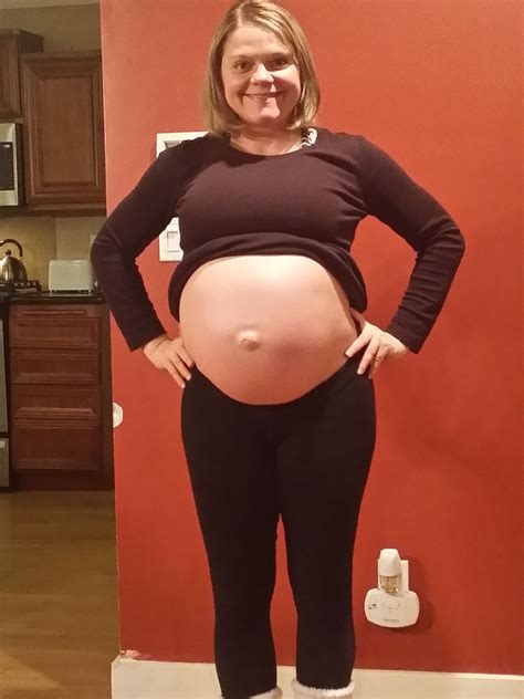 33-Weeks-Pregnant...If you look really closely, you can see the shadow ...