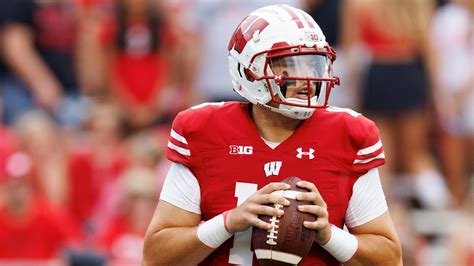 Former Wisconsin quarterback Deacon Hill set to join the Hawkeyes