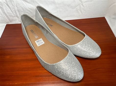 Lower East Side / American Eagle Flat Shoes Size 9.5 Silver Glitter ...