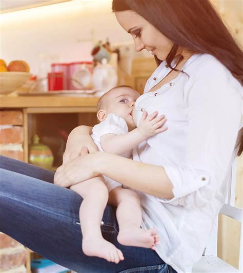 Breast Milk Bath For Babies: 7 Benefits And How To Do It Right