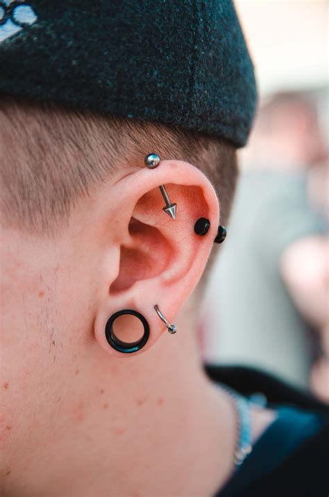 17 Most Badass Ear Piercings For Men You Must Get – Fonsly