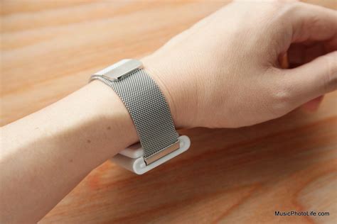 Embr Wave Review: Bracelet That Sets Your Personal Temperature