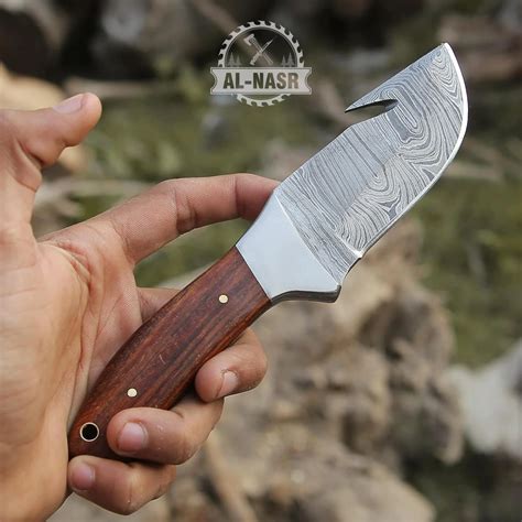 Skinning Knives - Best Blades for Deer Skinning