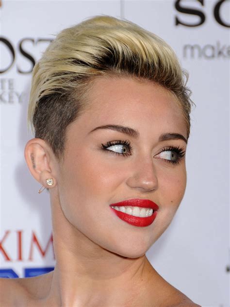 Miley Cyrus biography, net worth, boyfriend, dating history, age, mom ...