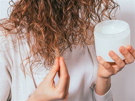 7 Proven Curly Hair Tips - How to style and best styling products - Little Enchantress