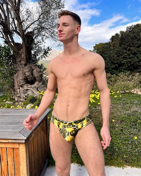 British Gay Boy John Jai – Giant Bulge