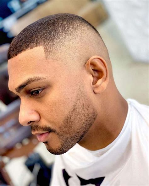 Corte de Cabelo Estilo Militar para 2024: Ideias para se Destacar!