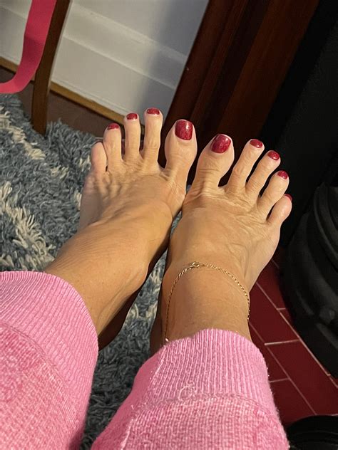 Ever wanted to use Wednesday Addams' feet? : r/feetexpo