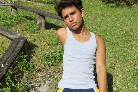 Photo album cute latino boy Alex outdoor jerk off | Twinkaboo.com