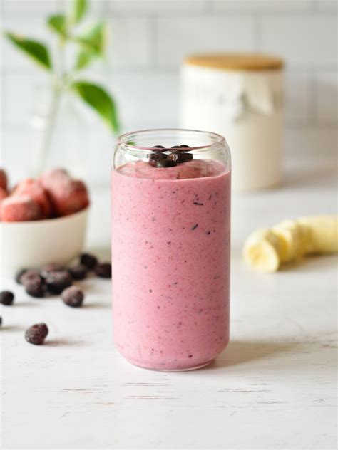 Strawberry Grape Smoothie - Sip Sip Smoothie