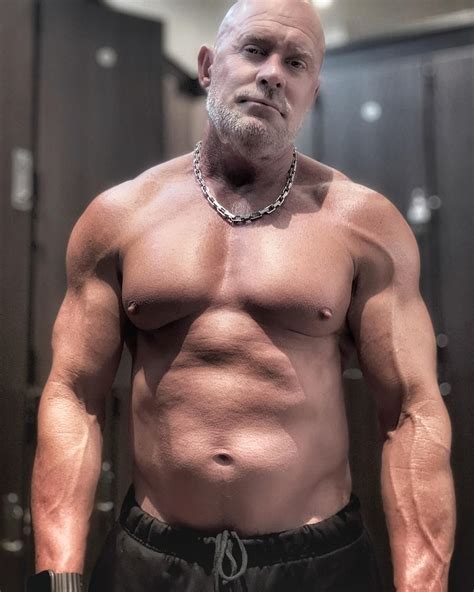 Erik Lindshield | Hit 220 today on my lean bulking plan #muscle # ...