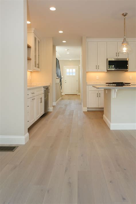 Wooden Floor Kitchen Ideas l Kitchen Ideas with Wooden Floor l Dark ...