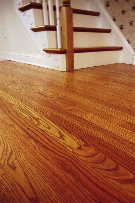 How to Refinish a Wood Floor With a Square Buff Sander