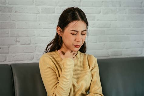 Itchy Throat Allergies: Causes, Symptoms, and Treatment