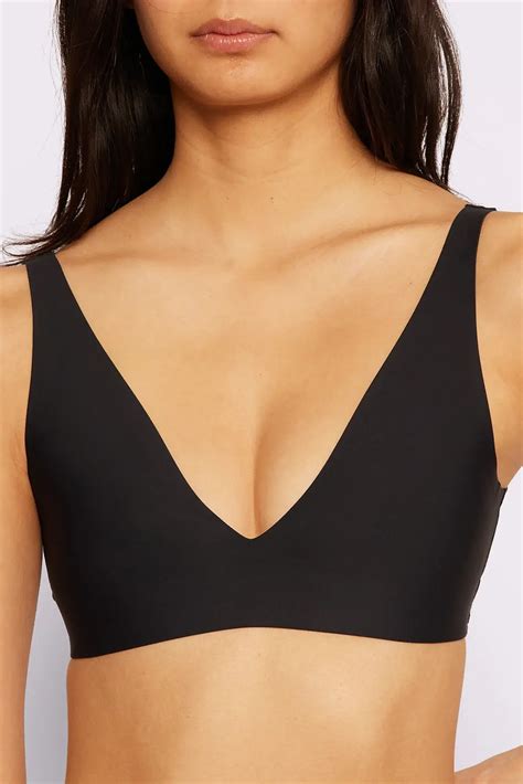 The 12 Best Seamless Bras to Add to Your Cart Right Now