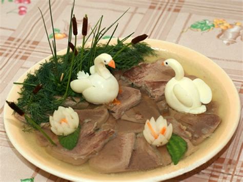 Заливное из свиного и говяжьего языка – простые и красивые рецепты
