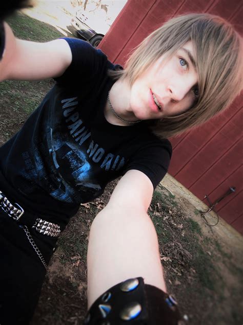 Dirty blond haired emo boy. | Blonde hair boy, Cute emo guys, Blonde ...