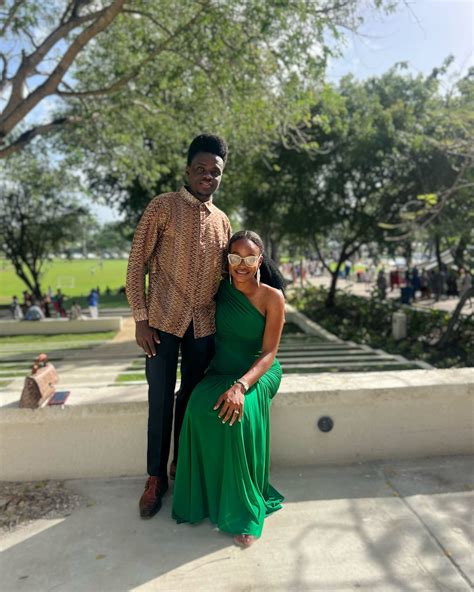 Chloe Collins | 🌹 | Instagram