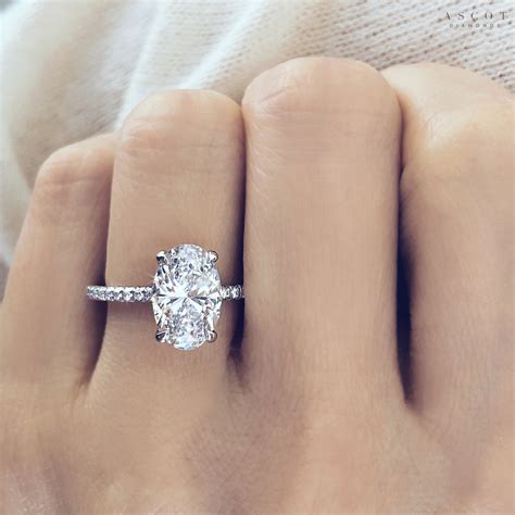 Oval Solitaire Engagement Rings