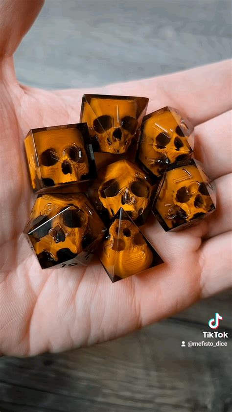 [Art] [Oc] Dice with evil power : r/DungeonsAndDragonsIta