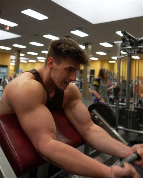 Devon Hughes | Gettin THICC on the bulk🤝🫣 #thicc #pumpkinpatch #workout #pumpy #fitness # ...