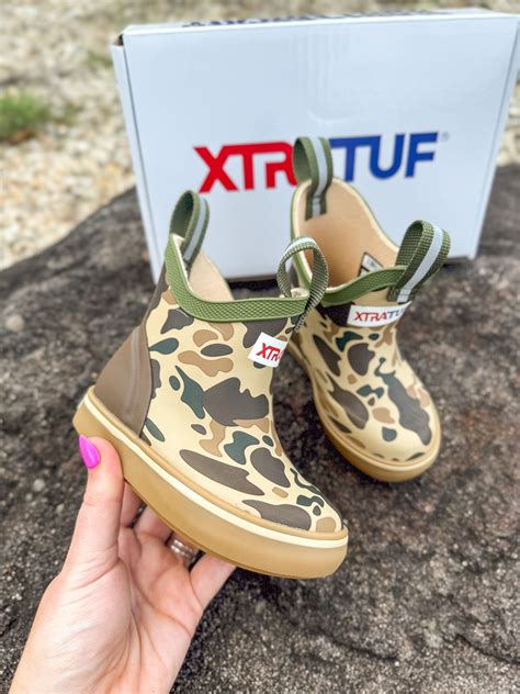 Little Kid's & Toddler Xtratuf Duck Camo Ankle Deck Boot | Mantas tejidas para bebes, Mantas ...