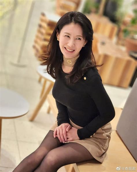 Face M, Asian Beauty, Attractive, Wife, Stockings, Korean, Classic, Style, Legs