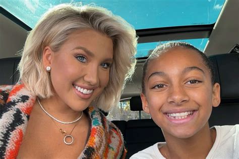 Savannah Chrisley Reacts to Fans Referring to Sister Chloe as Her Niece ...