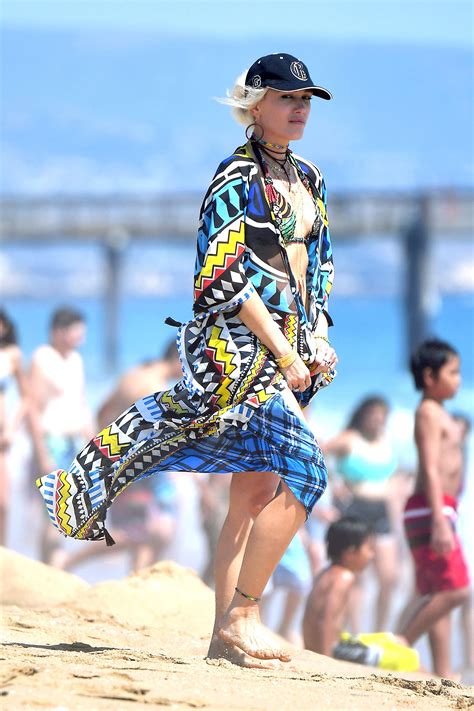 Gwen Stefani In Sexy Bikini - Scandal Planet
