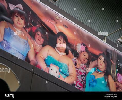 Hostess Club in Kabuki-Cho, die spezialisiert auf Fette Frauen in Red Light District in Shinjuku ...