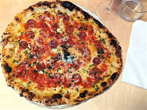 19 Best Pizzas In The World, According to Writers Who've Tasted Them All