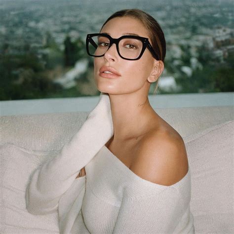 Portal Baldwin BR on Twitter | Hailey bieber, Glasses inspiration ...