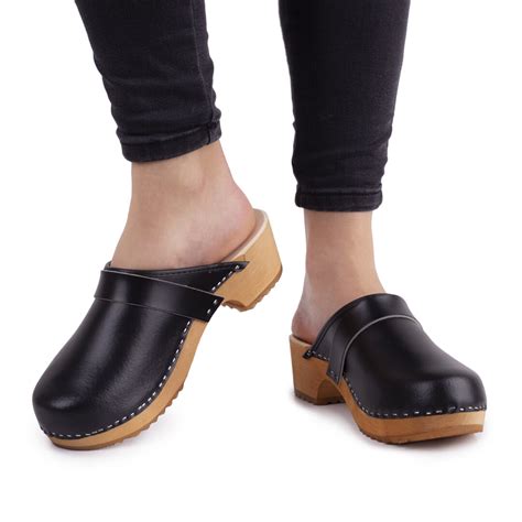 Women's Anatomic Clogs Black - Woolville.com