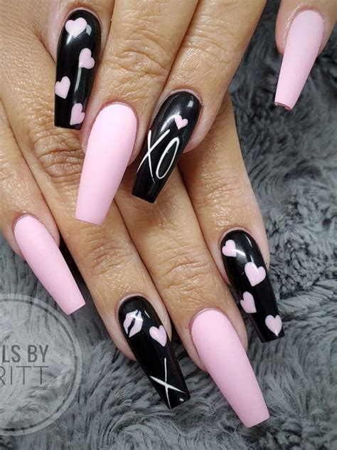 Matte pink and glossy black valentines day nails Valentine's Day Nail ...