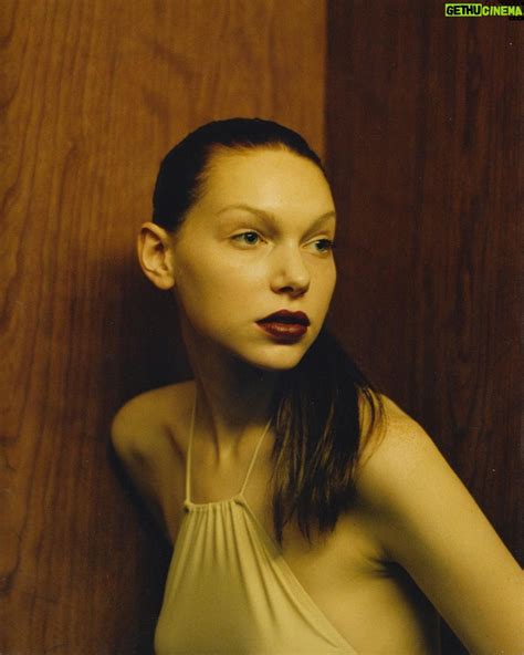 Laura Prepon Wiki, Biography, Age, Photos, Spouse and more