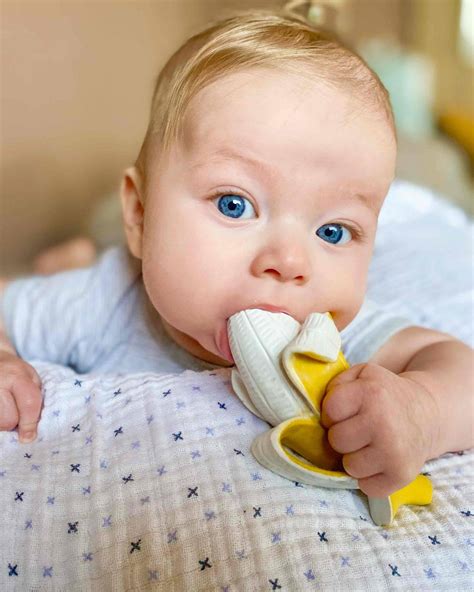 Ana The Banana - Natural Rubber Teething Toy 0+
